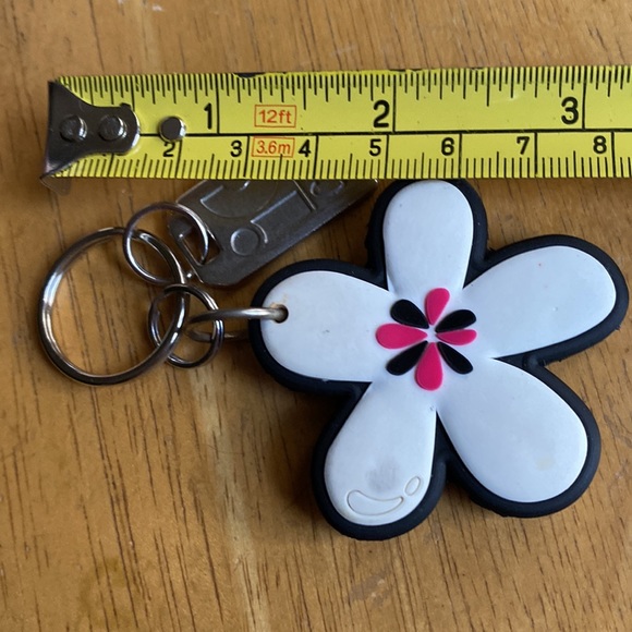 ic Gear with flower Keychain pre-owned condition - Picture 6 of 6